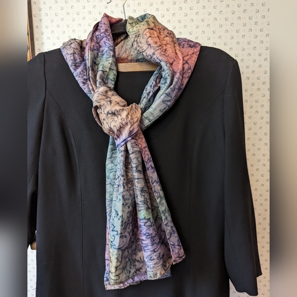 🩷 100% silk  scarf hand woven, dyed and sewn  beautiful colors
